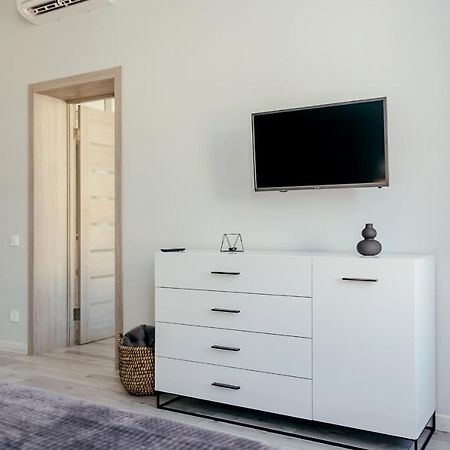 Appartement Lara Apartament 2 à Lviv Extérieur photo